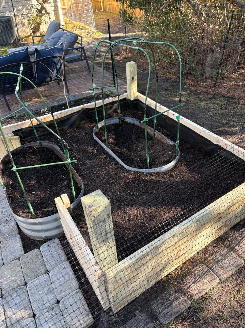 Raised bed with hoop supports